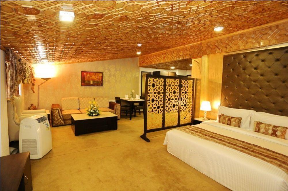 Srīnagar Batra Hotels And Residences מראה חיצוני תמונה