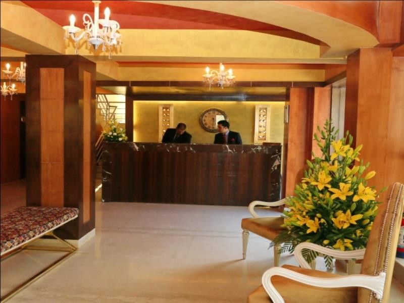 Srīnagar Batra Hotels And Residences מראה חיצוני תמונה
