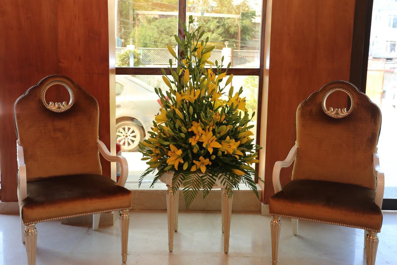 Srīnagar Batra Hotels And Residences מראה חיצוני תמונה