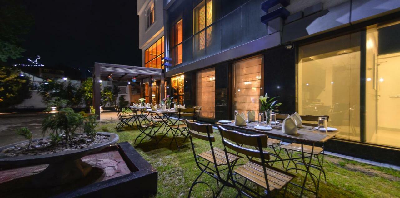 Srīnagar Batra Hotels And Residences מראה חיצוני תמונה
