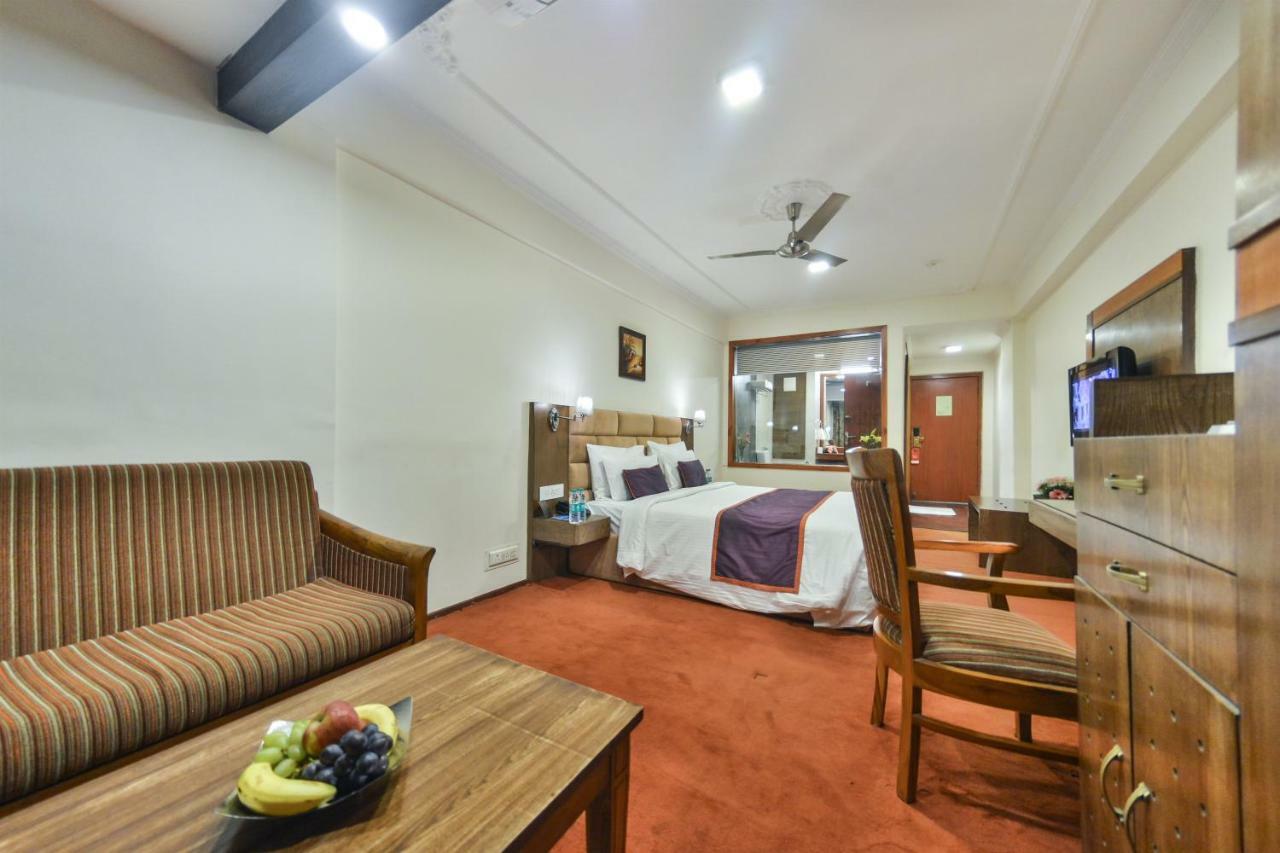 Srīnagar Batra Hotels And Residences מראה חיצוני תמונה