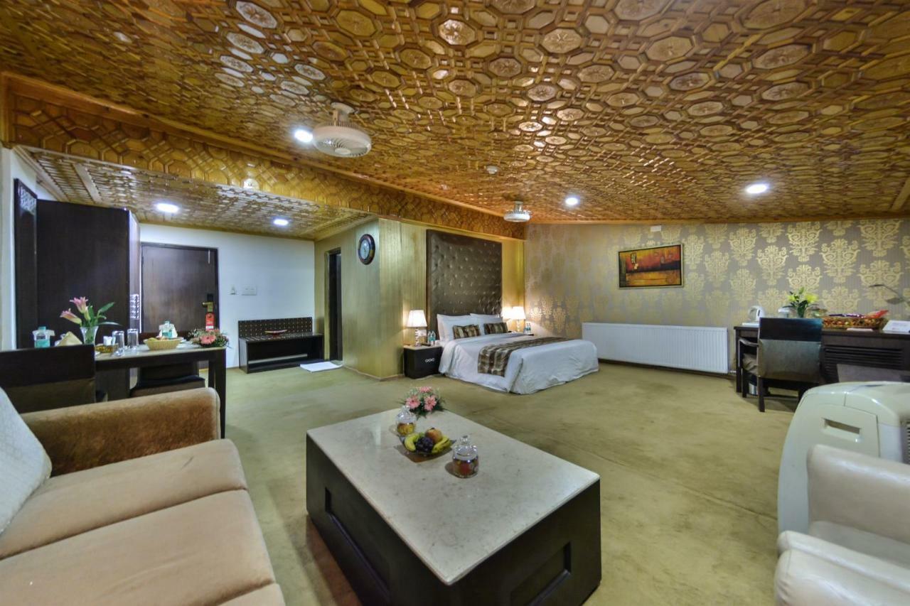 Srīnagar Batra Hotels And Residences מראה חיצוני תמונה