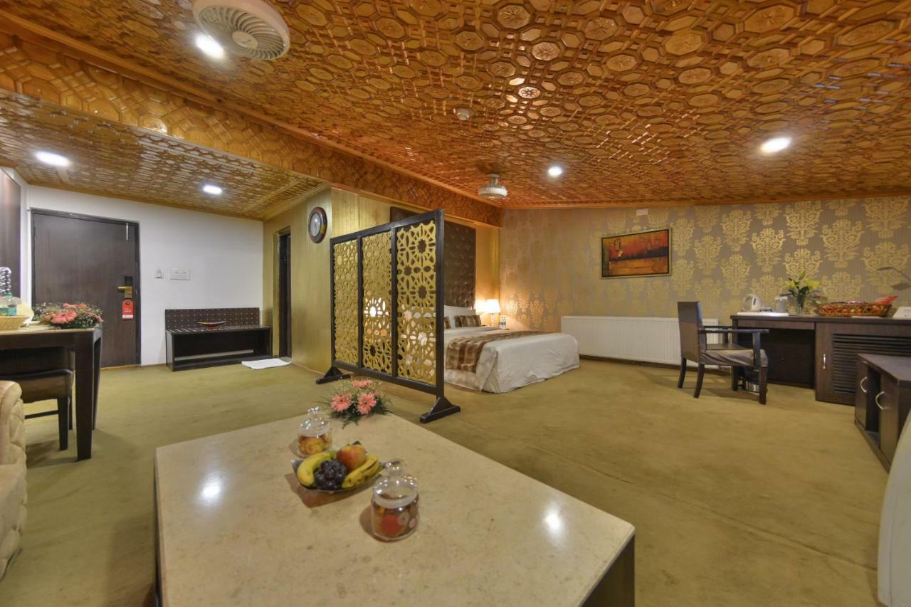 Srīnagar Batra Hotels And Residences מראה חיצוני תמונה