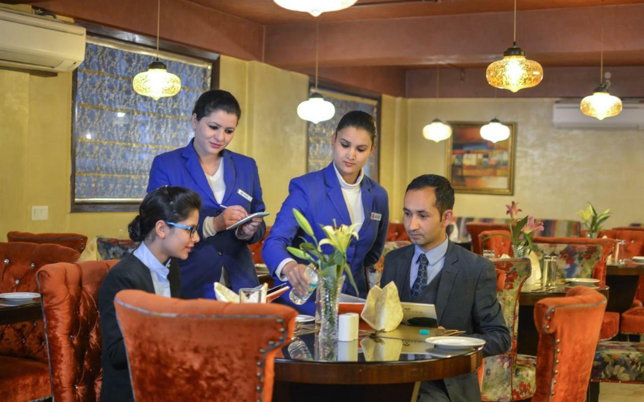 Srīnagar Batra Hotels And Residences מראה חיצוני תמונה