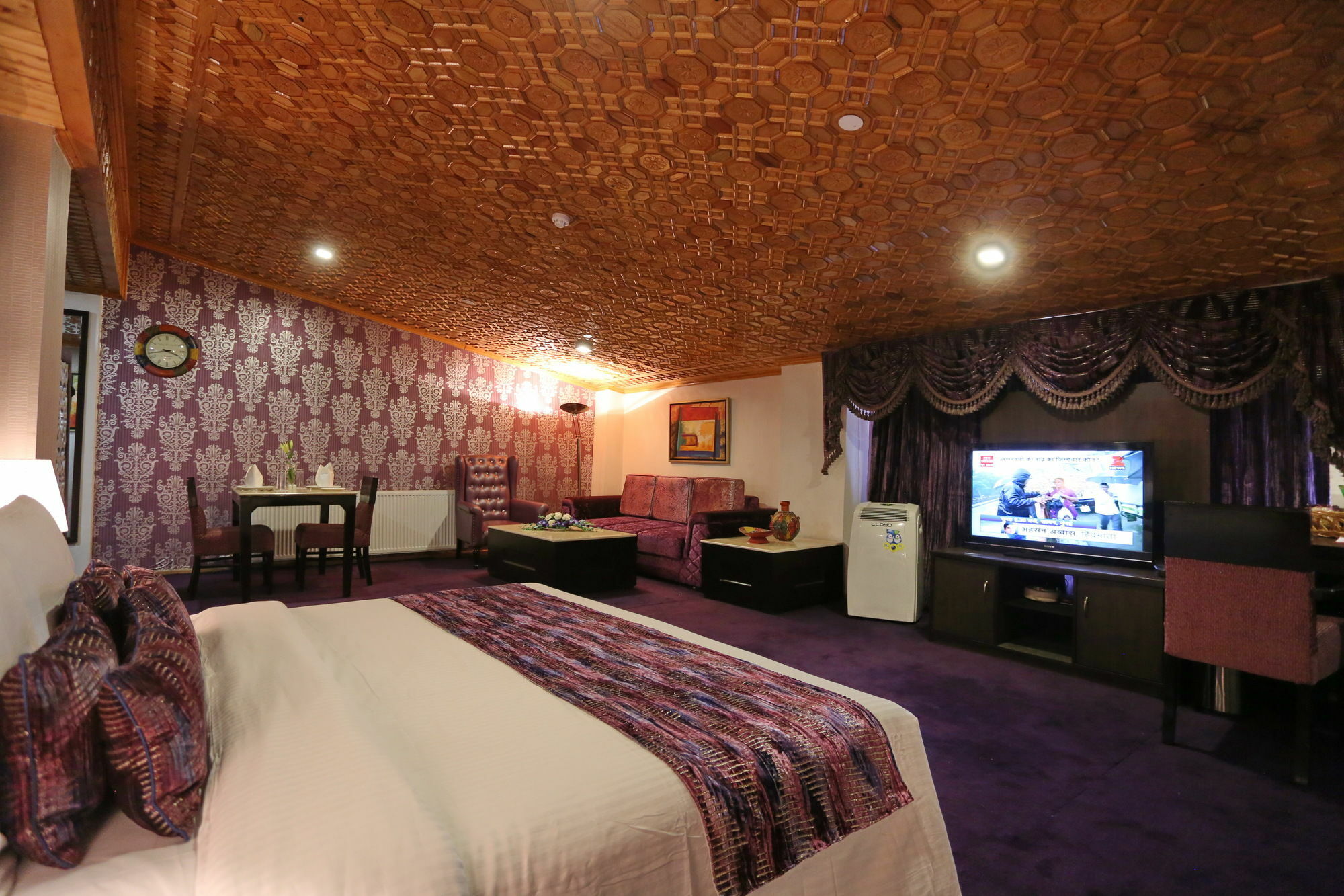 Srīnagar Batra Hotels And Residences מראה חיצוני תמונה